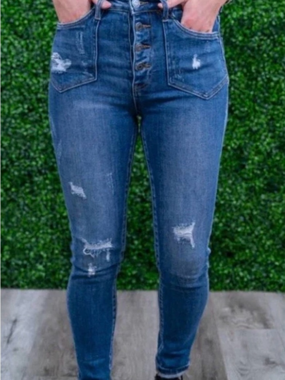 Risen Distressed Women’s Button Fly Jeans Size 31